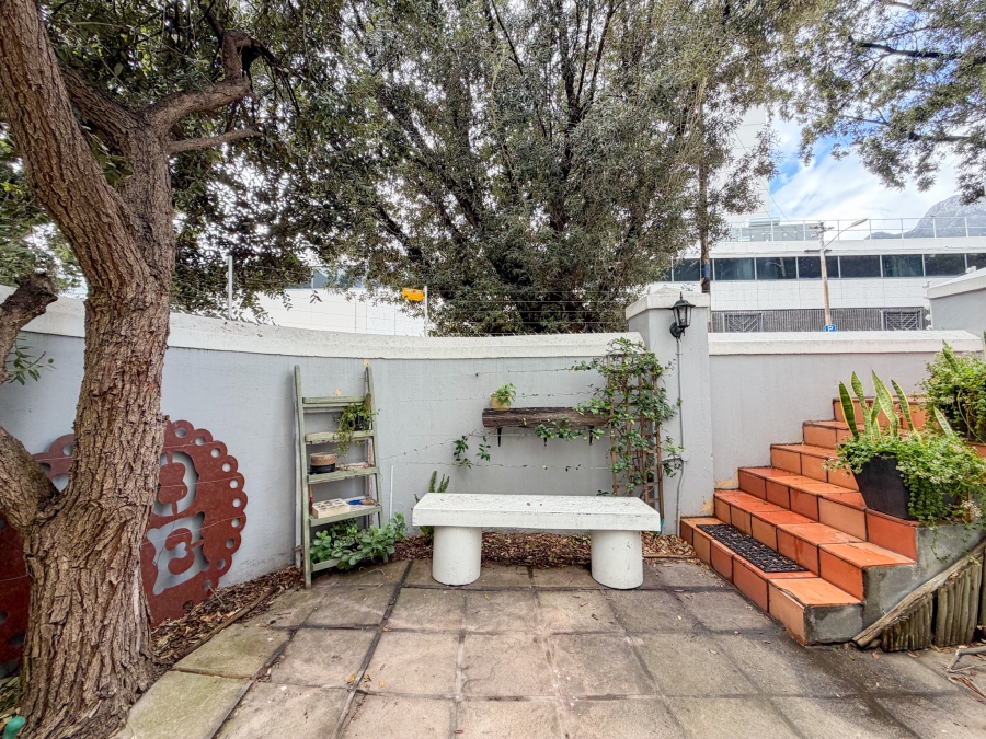 1 Bedroom Property for Sale in Oranjezicht Western Cape